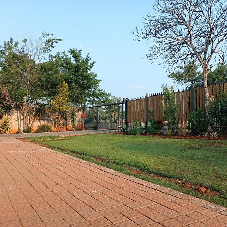 מלון בלומפונטייין Nini'S Guest Units מראה חיצוני תמונה